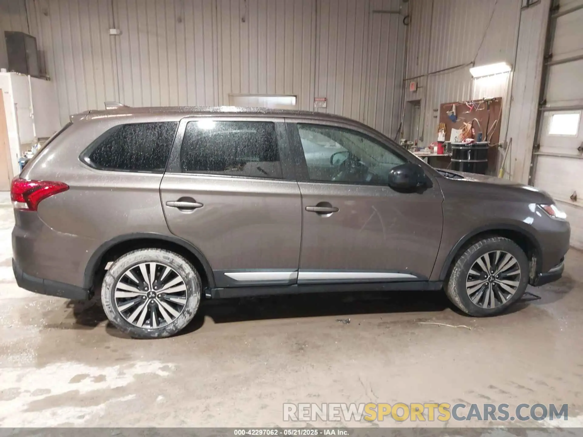 13 Фотография поврежденного автомобиля JA4AD2A30LZ040098 MITSUBISHI OUTLANDER 2020
