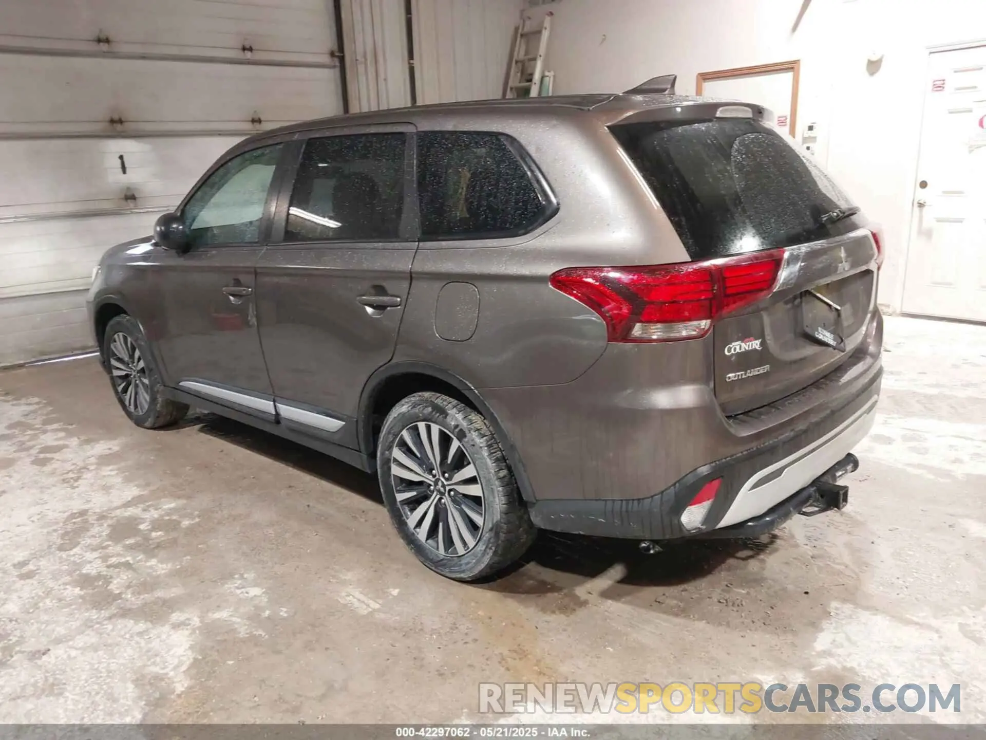 3 Фотография поврежденного автомобиля JA4AD2A30LZ040098 MITSUBISHI OUTLANDER 2020