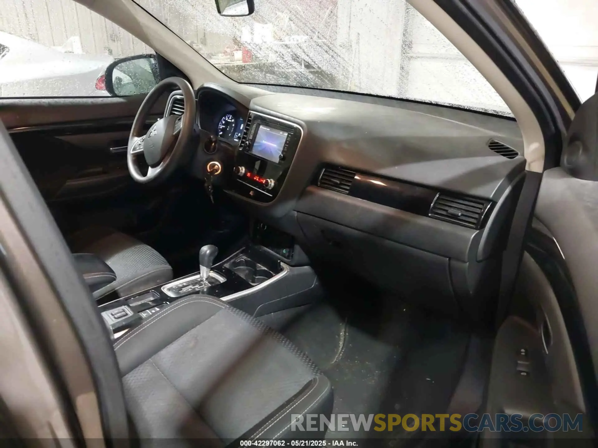 5 Фотография поврежденного автомобиля JA4AD2A30LZ040098 MITSUBISHI OUTLANDER 2020