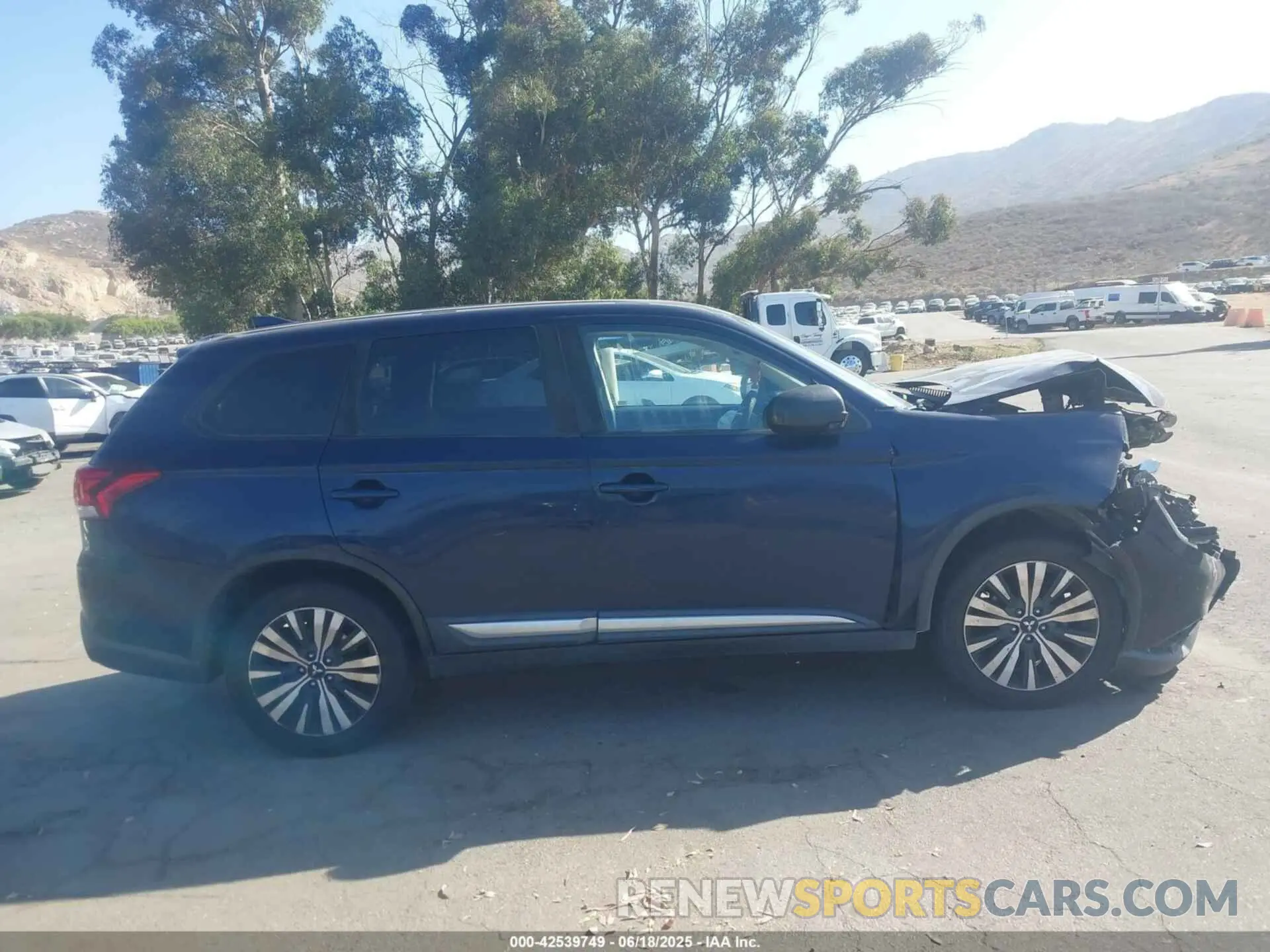 13 Photograph of a damaged car JA4AD2A31LZ018515 MITSUBISHI OUTLANDER 2020