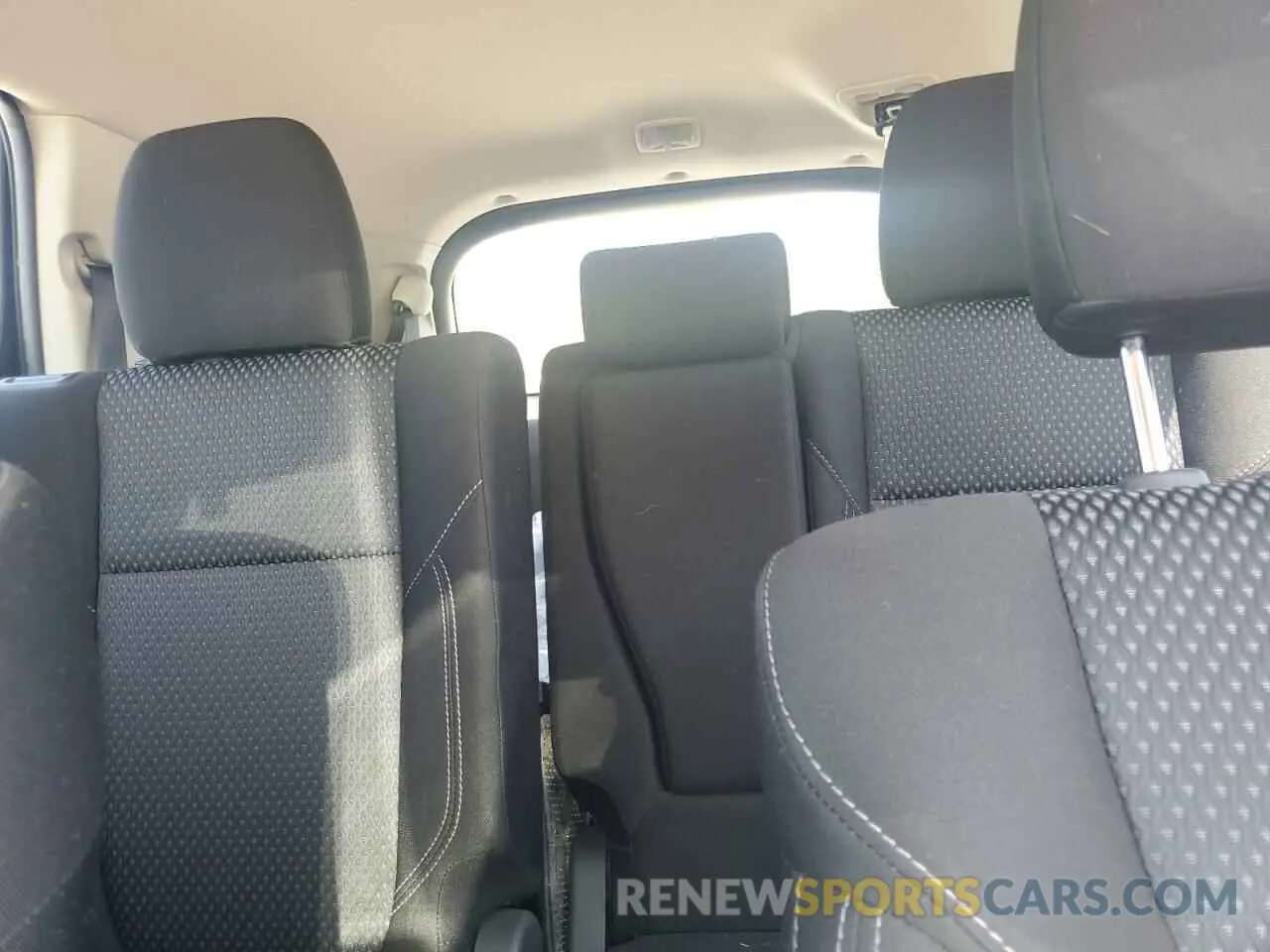 10 Фотография поврежденного автомобиля JA4AD2A32LZ018619 MITSUBISHI OUTLANDER 2020