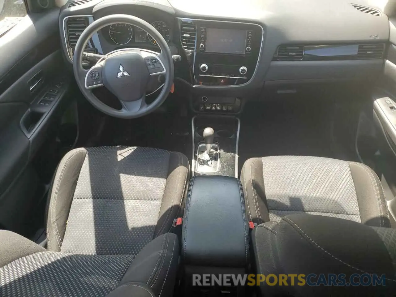 8 Фотография поврежденного автомобиля JA4AD2A32LZ018619 MITSUBISHI OUTLANDER 2020