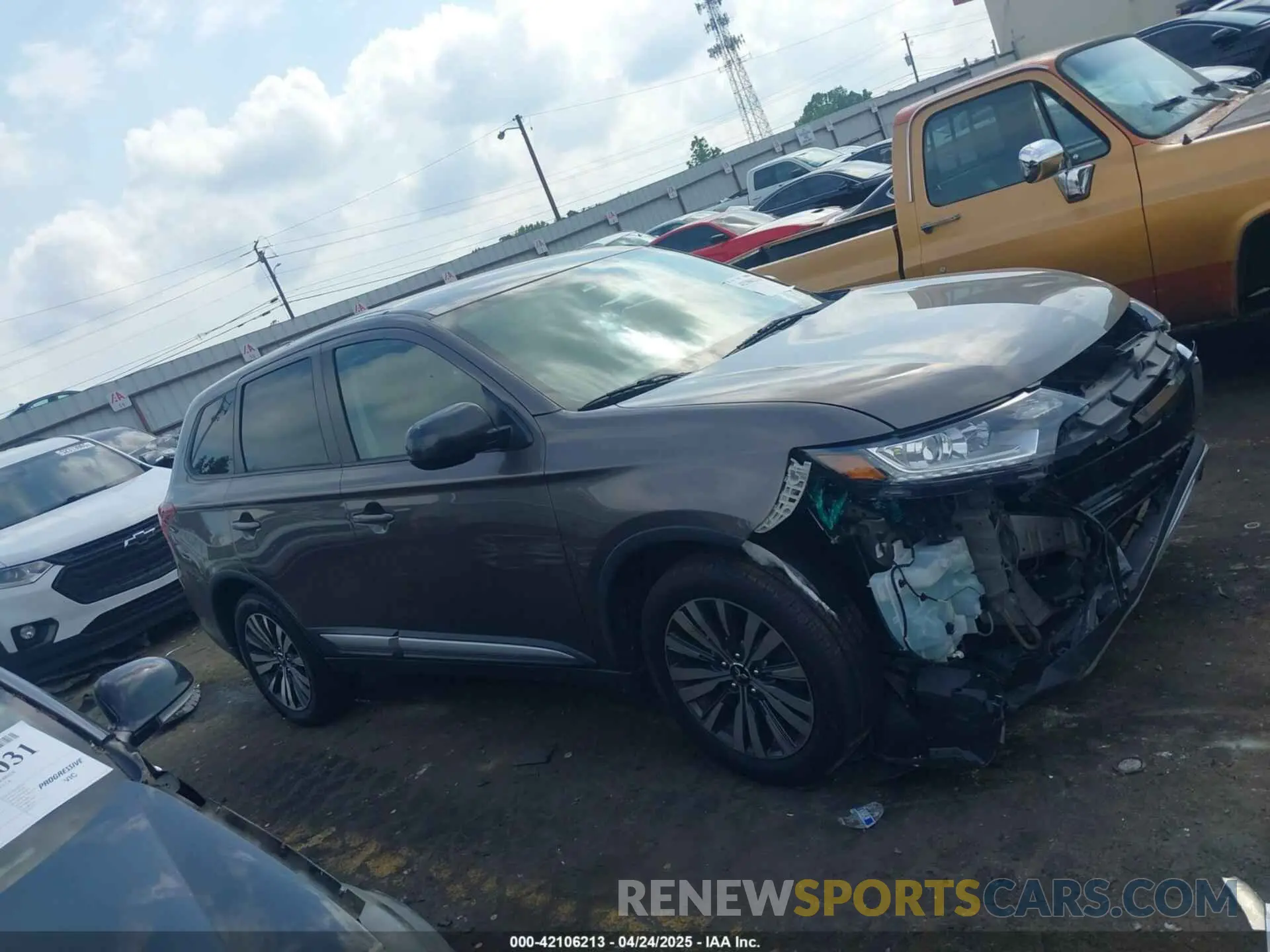 13 Фотография поврежденного автомобиля JA4AD2A32LZ038644 MITSUBISHI OUTLANDER 2020