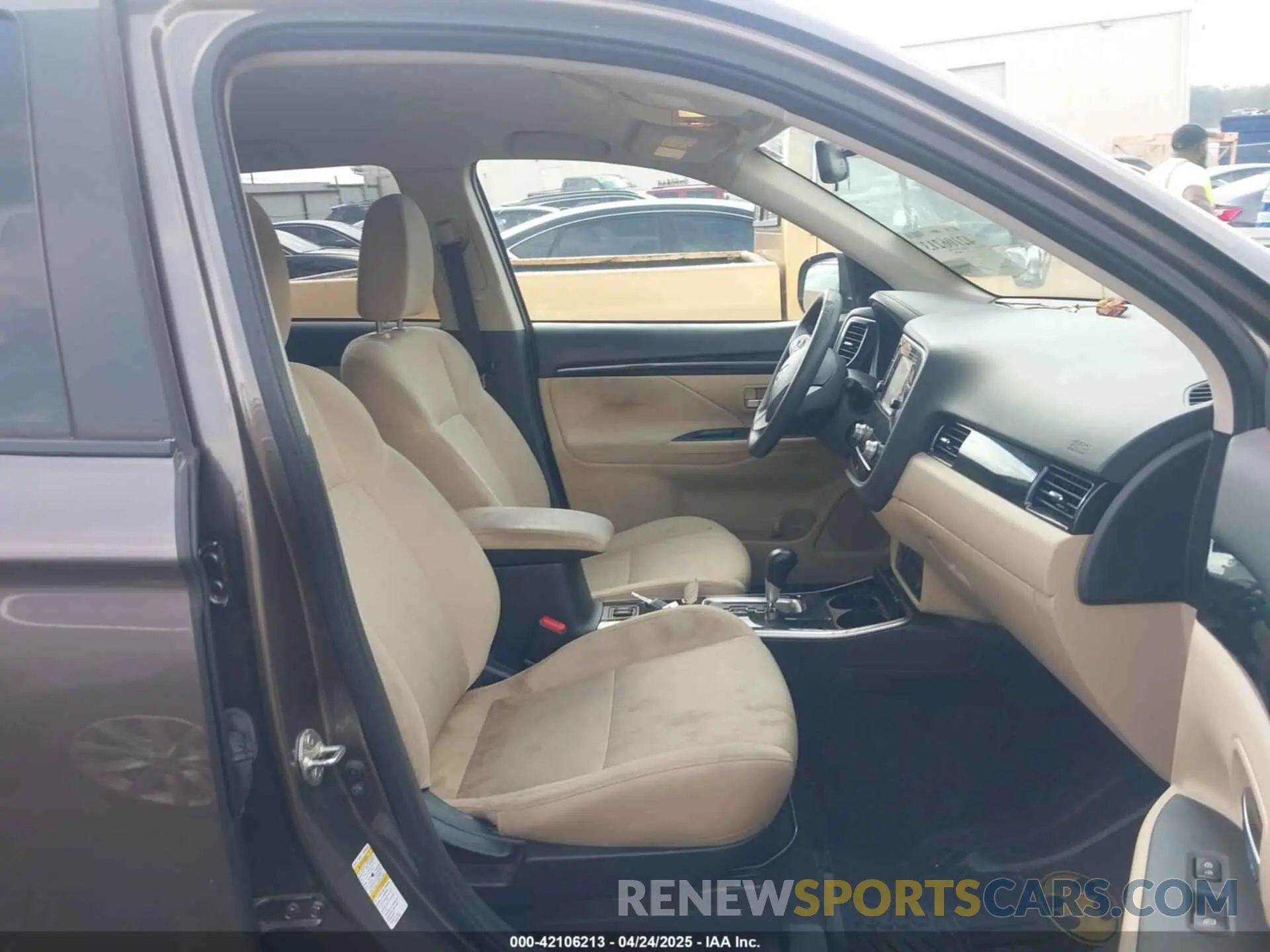 5 Фотография поврежденного автомобиля JA4AD2A32LZ038644 MITSUBISHI OUTLANDER 2020