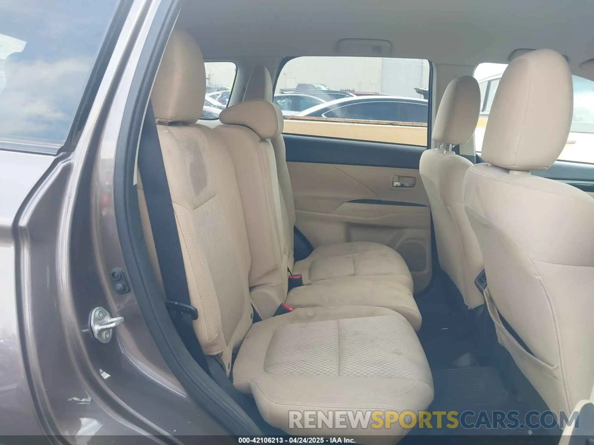 8 Фотография поврежденного автомобиля JA4AD2A32LZ038644 MITSUBISHI OUTLANDER 2020