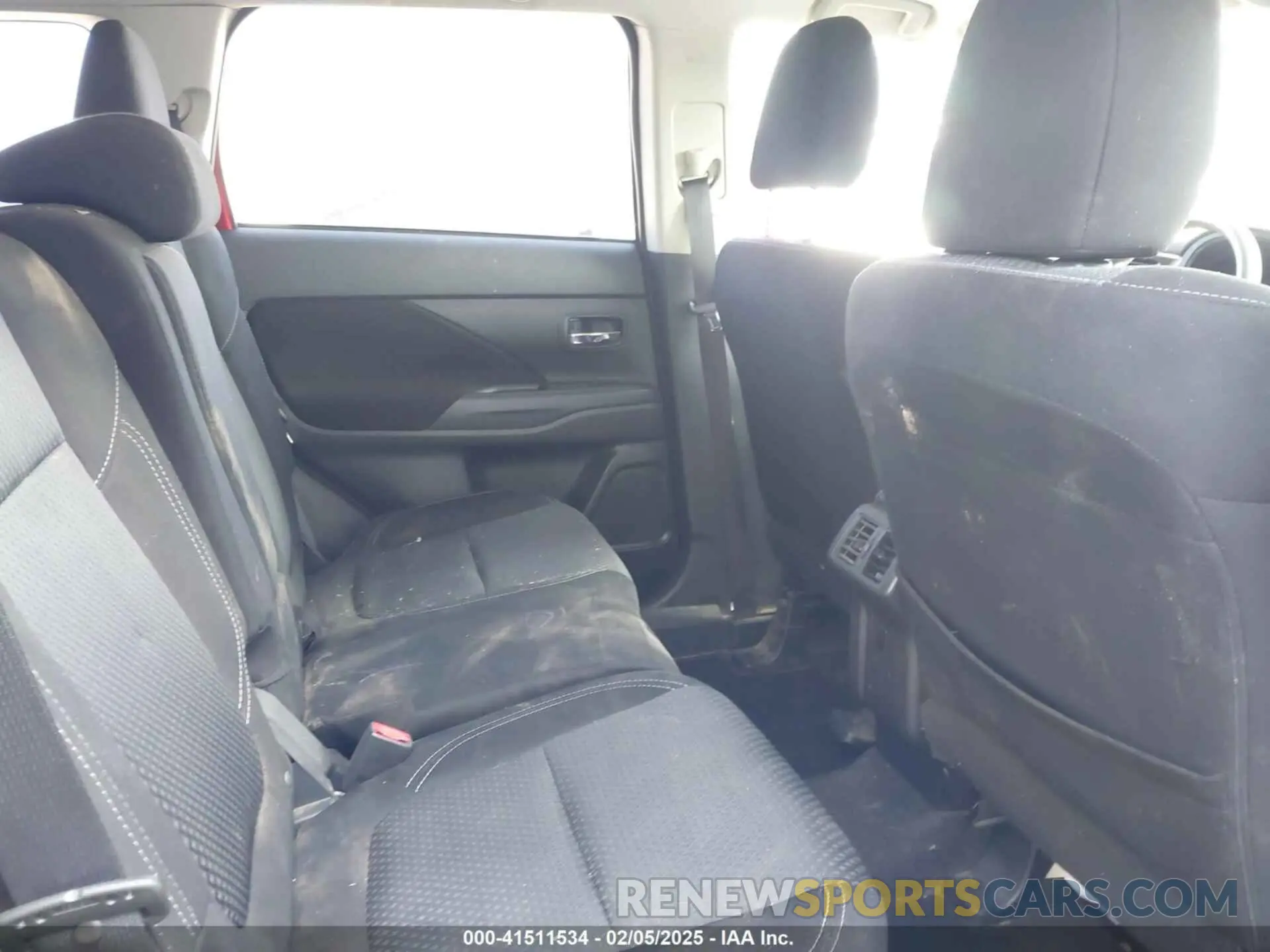 8 Фотография поврежденного автомобиля JA4AD2A32LZ040023 MITSUBISHI OUTLANDER 2020
