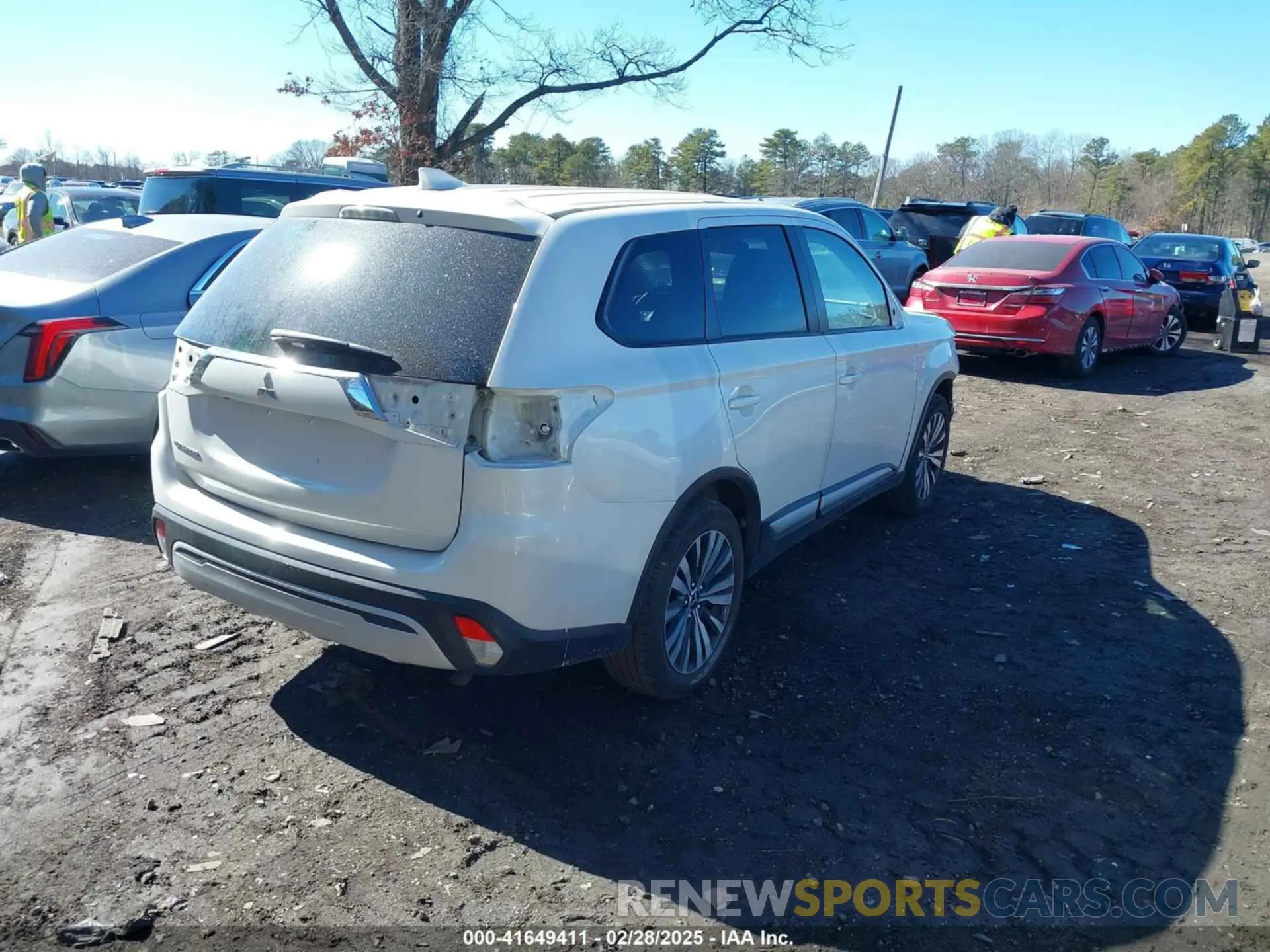 4 Photograph of a damaged car JA4AD2A33LZ044887 MITSUBISHI OUTLANDER 2020