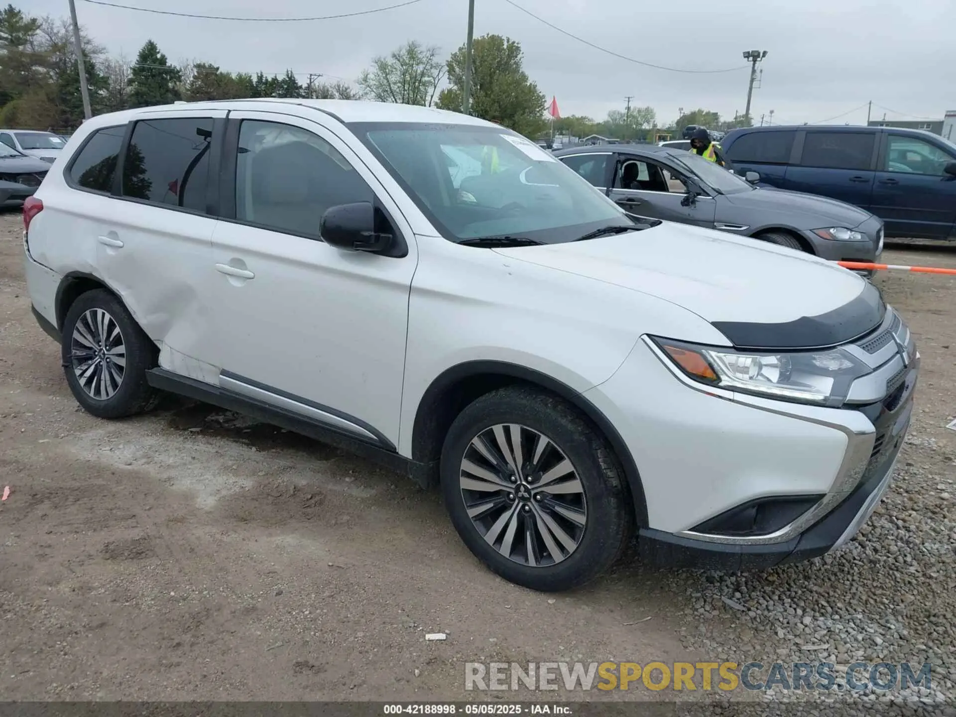 1 Photograph of a damaged car JA4AD2A39LZ004880 MITSUBISHI OUTLANDER 2020