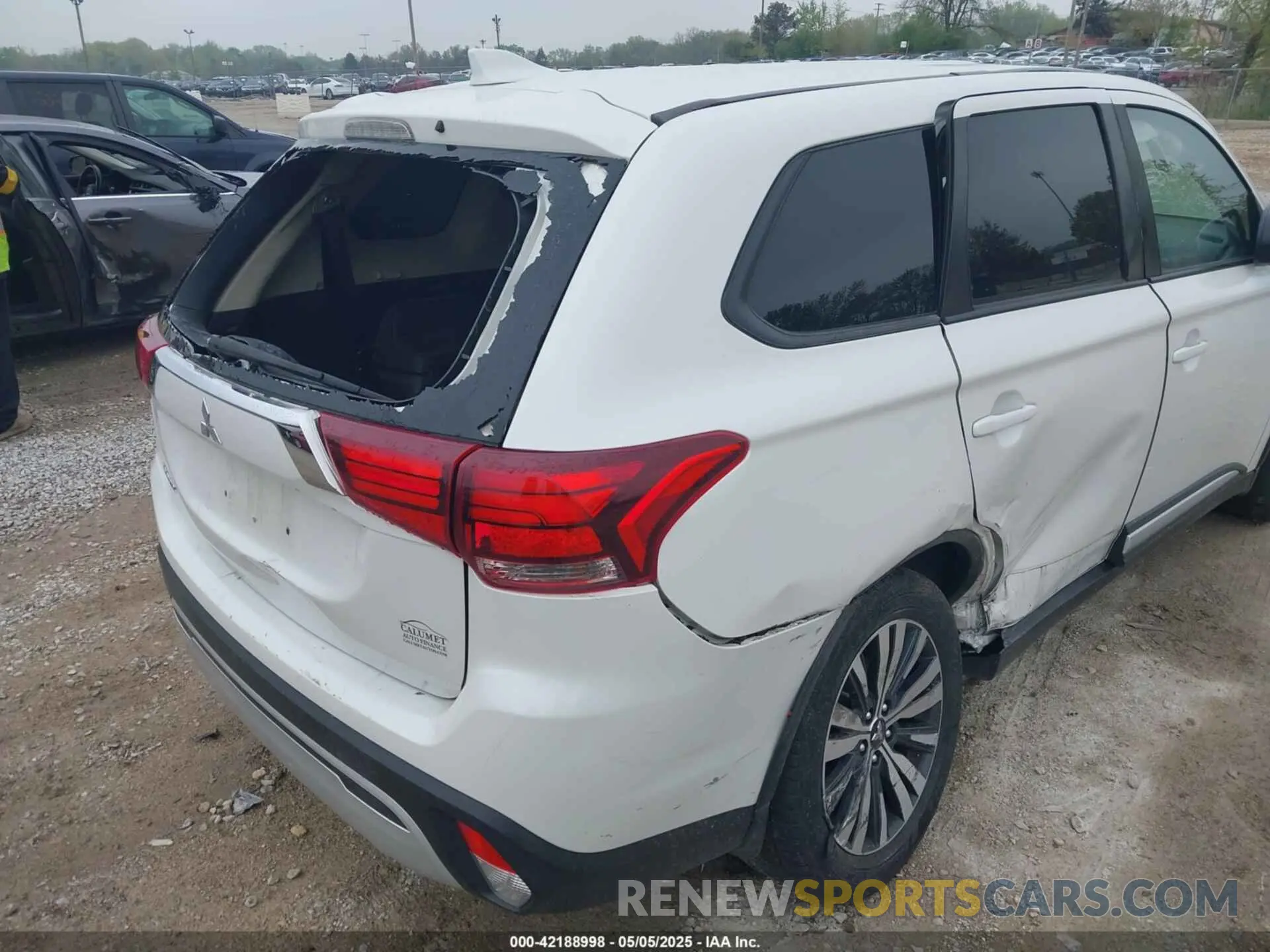 6 Photograph of a damaged car JA4AD2A39LZ004880 MITSUBISHI OUTLANDER 2020