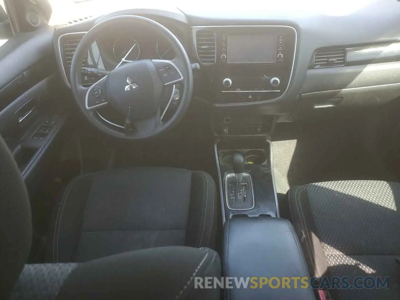 8 Фотография поврежденного автомобиля JA4AD2A3XLZ016312 MITSUBISHI OUTLANDER 2020