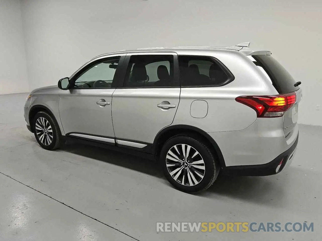 2 Фотография поврежденного автомобиля JA4AD2A3XLZ039573 MITSUBISHI OUTLANDER 2020
