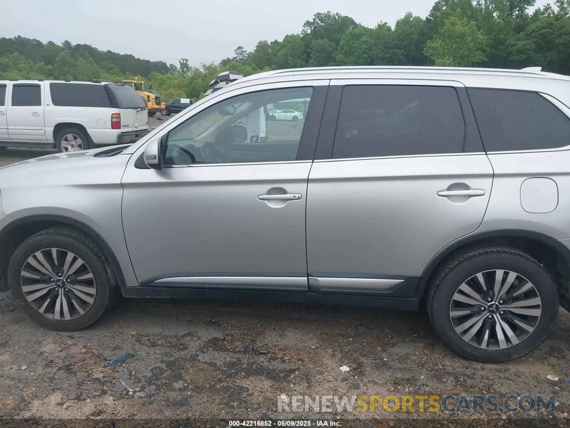 14 Photograph of a damaged car JA4AD3A30LZ021489 MITSUBISHI OUTLANDER 2020