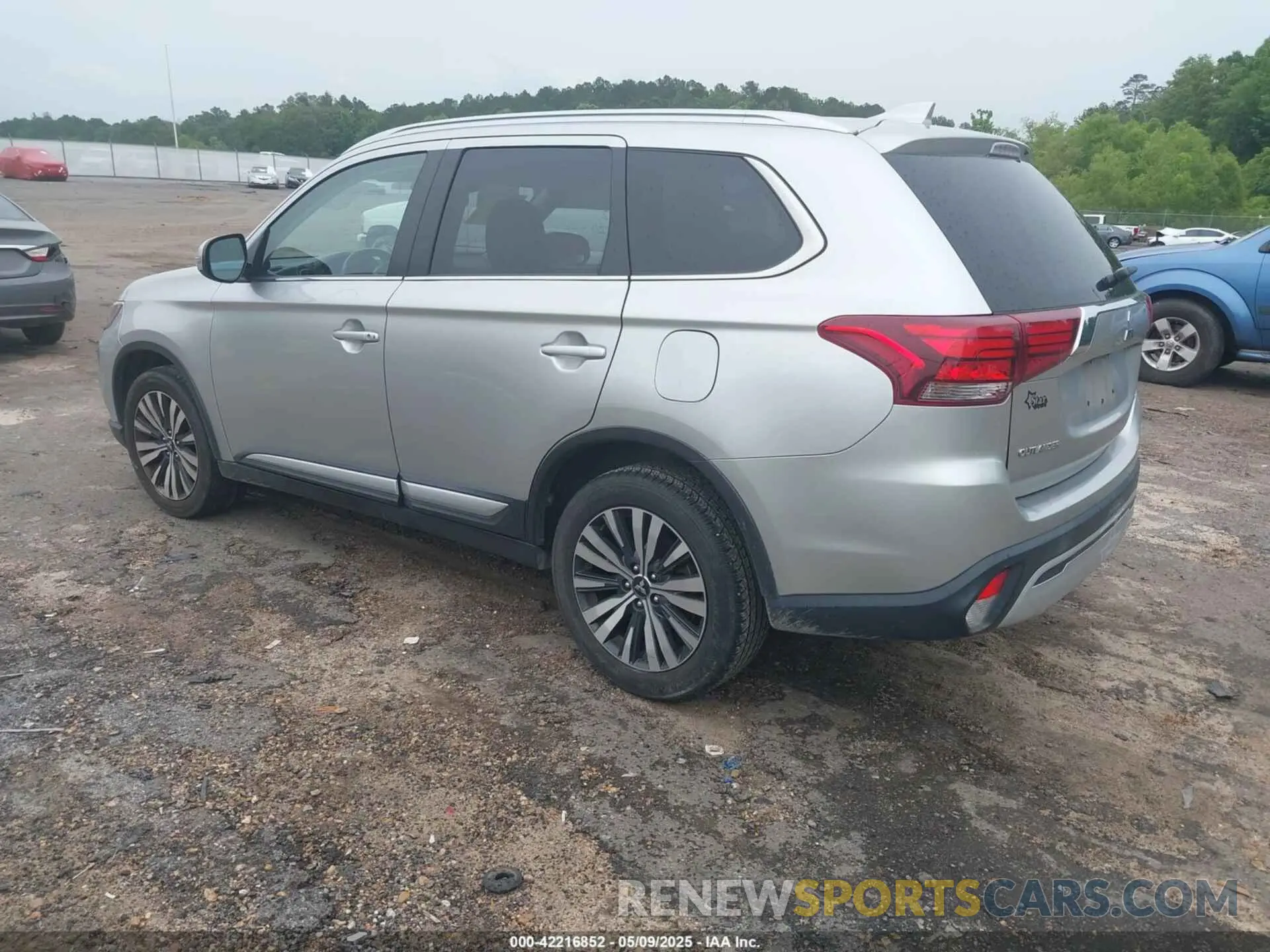 3 Photograph of a damaged car JA4AD3A30LZ021489 MITSUBISHI OUTLANDER 2020