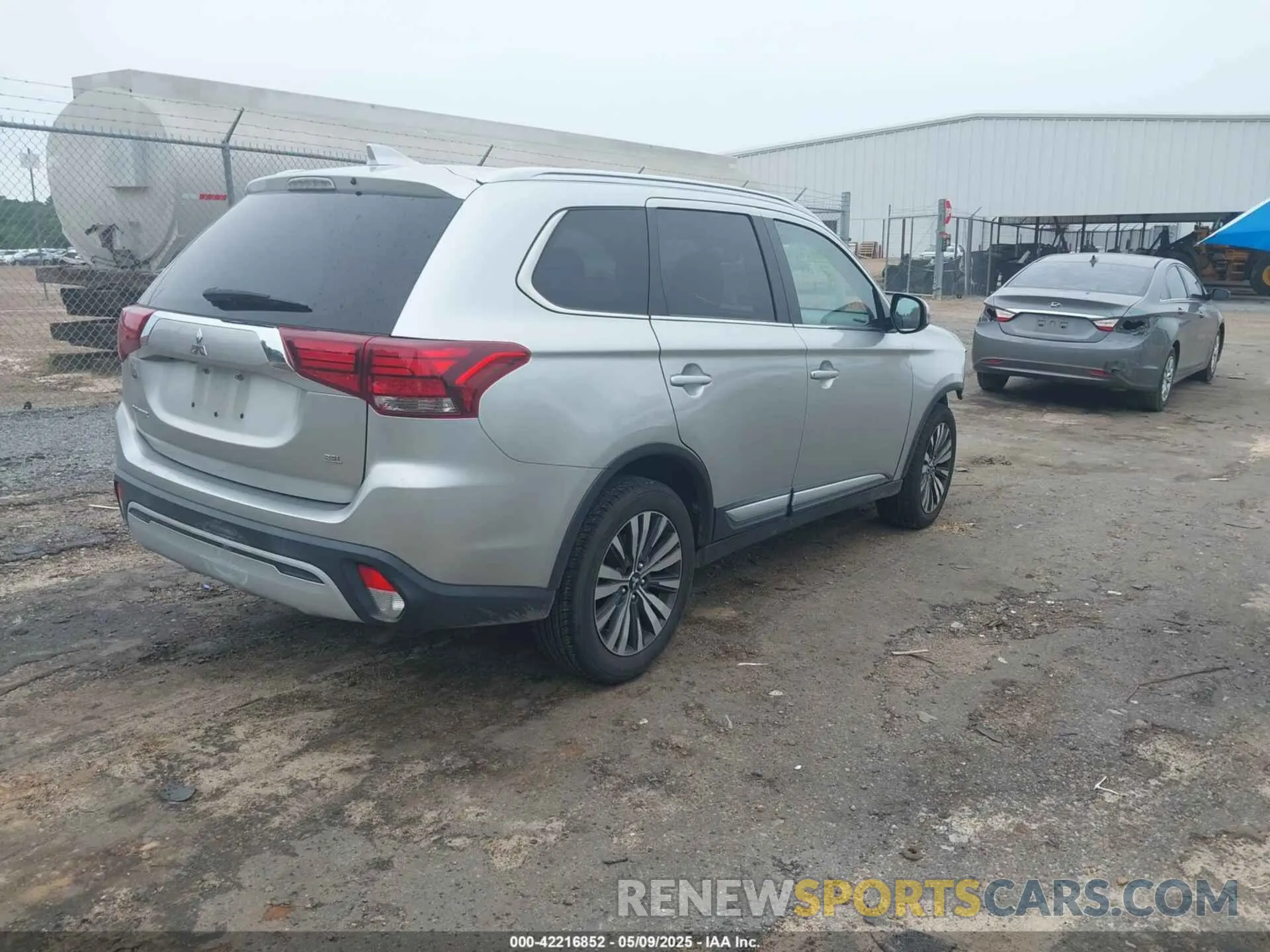 4 Photograph of a damaged car JA4AD3A30LZ021489 MITSUBISHI OUTLANDER 2020