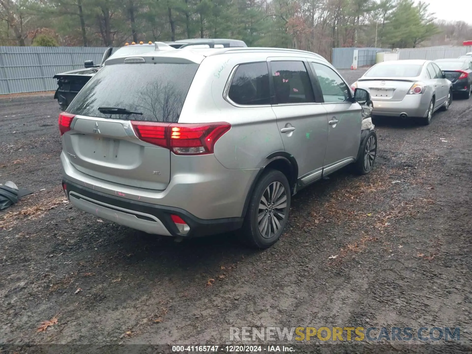 4 Photograph of a damaged car JA4AD3A30LZ042990 MITSUBISHI OUTLANDER 2020