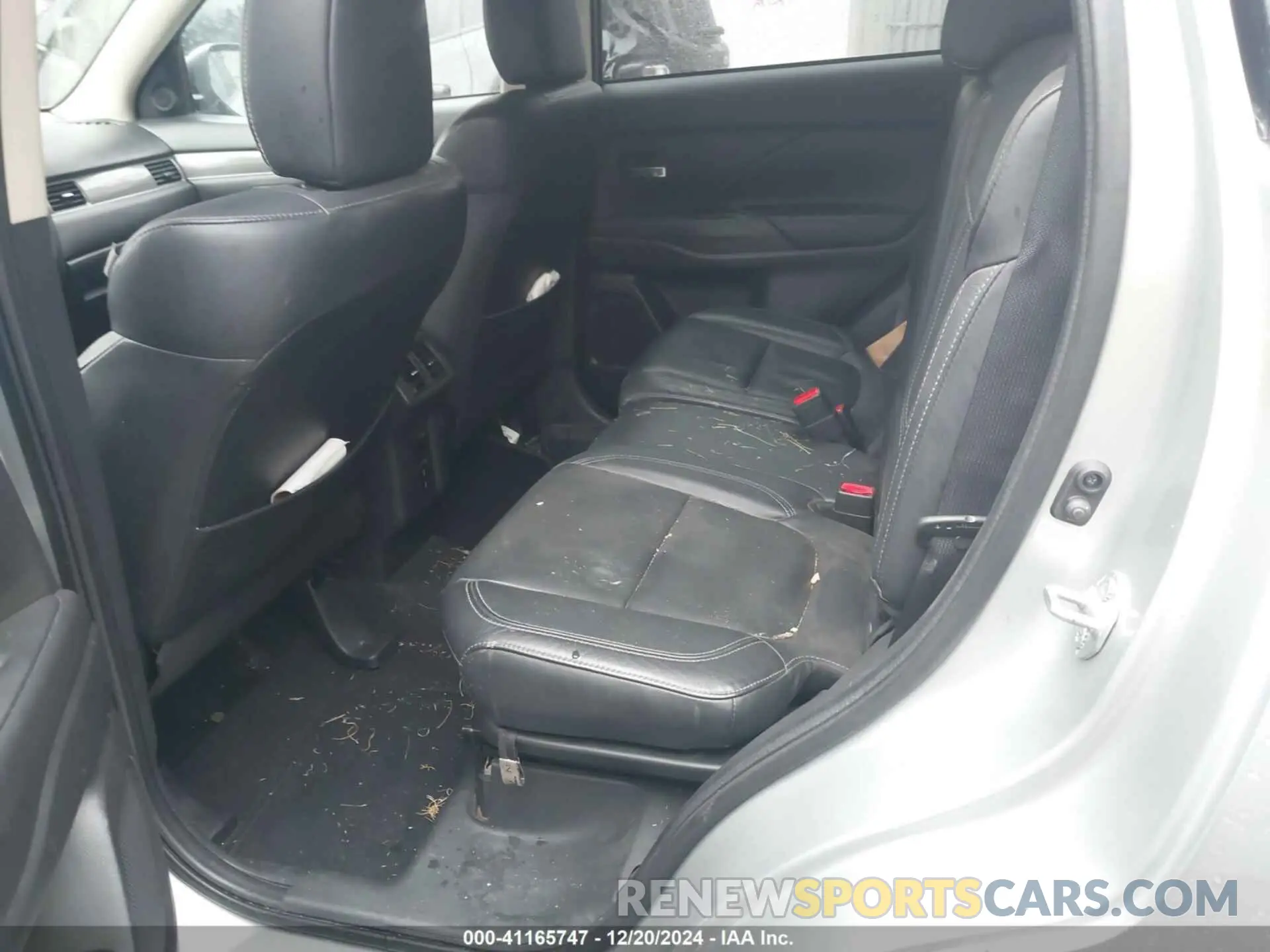8 Photograph of a damaged car JA4AD3A30LZ042990 MITSUBISHI OUTLANDER 2020