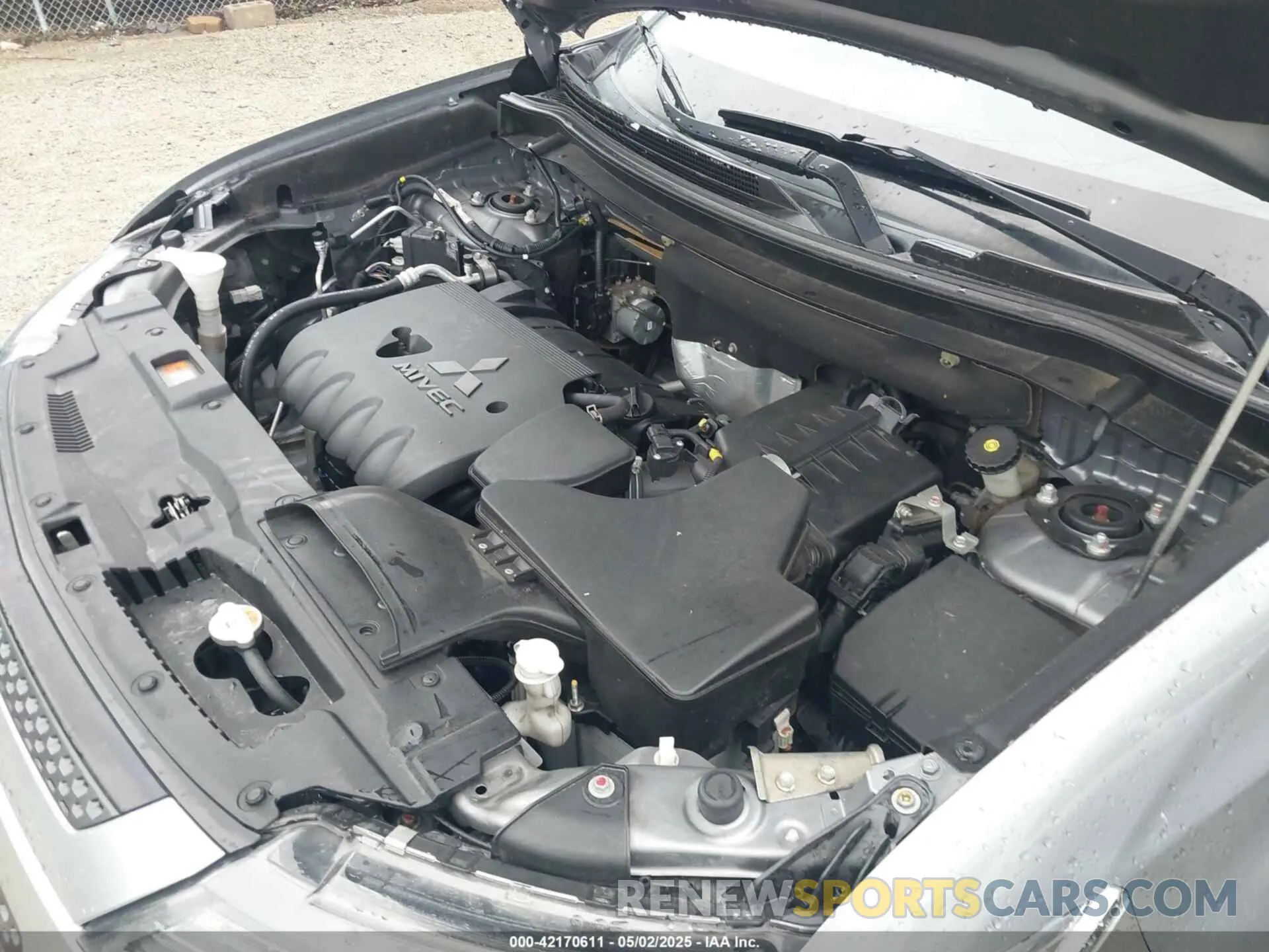 10 Фотография поврежденного автомобиля JA4AD3A31LJ001086 MITSUBISHI OUTLANDER 2020