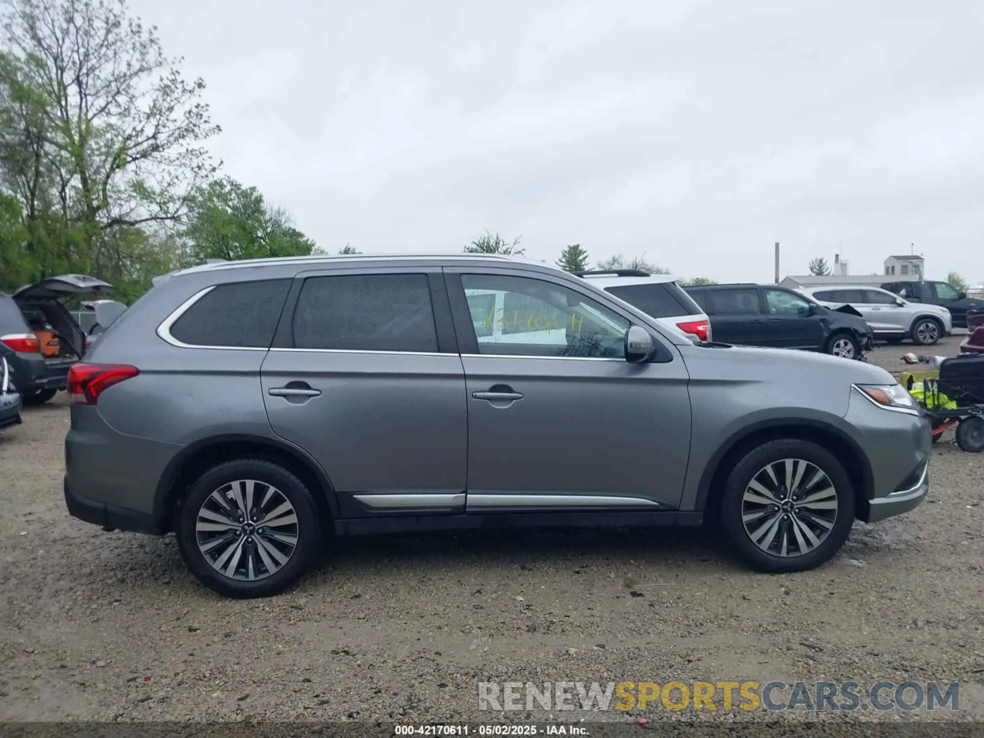 13 Фотография поврежденного автомобиля JA4AD3A31LJ001086 MITSUBISHI OUTLANDER 2020