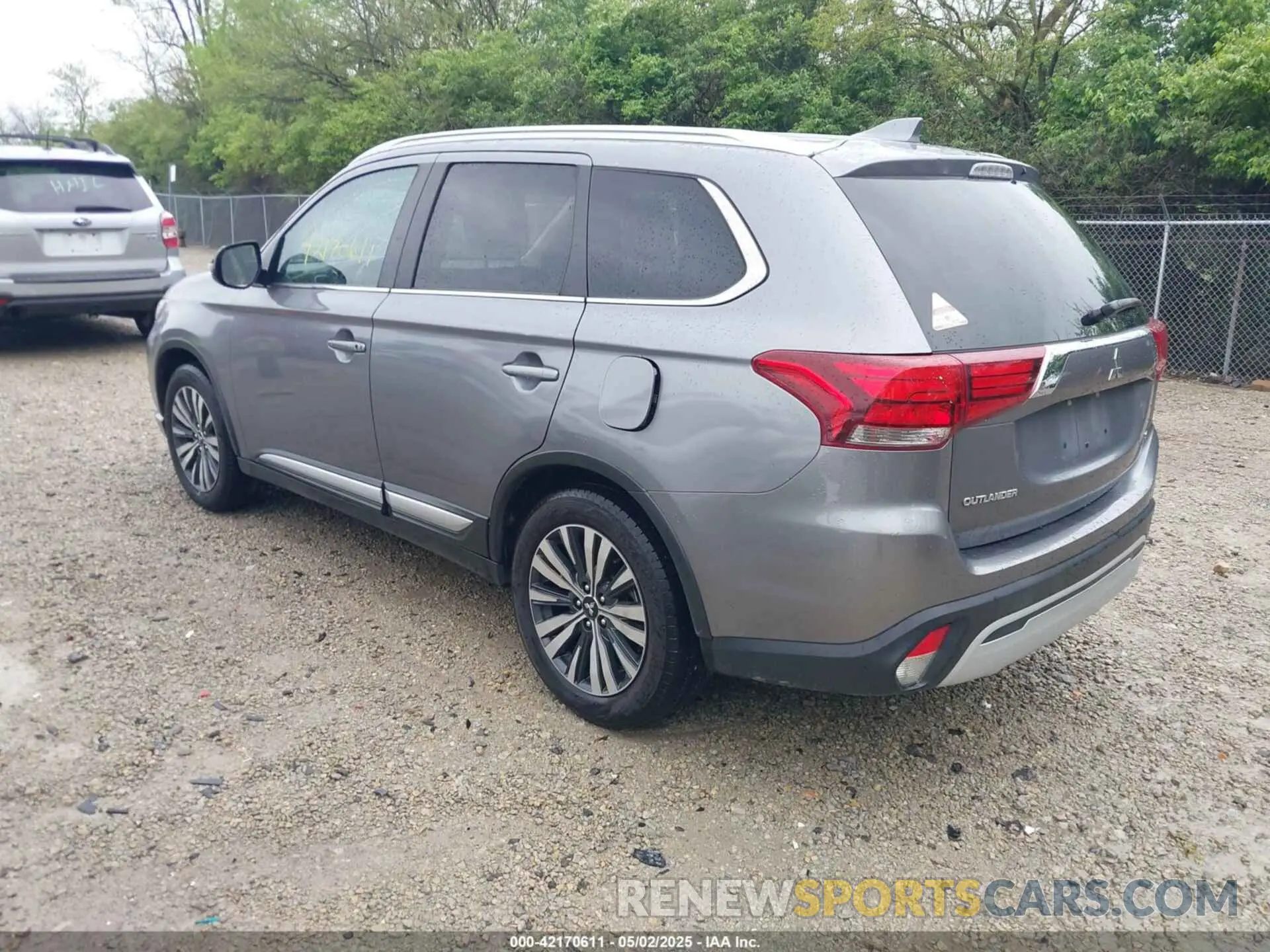 3 Фотография поврежденного автомобиля JA4AD3A31LJ001086 MITSUBISHI OUTLANDER 2020