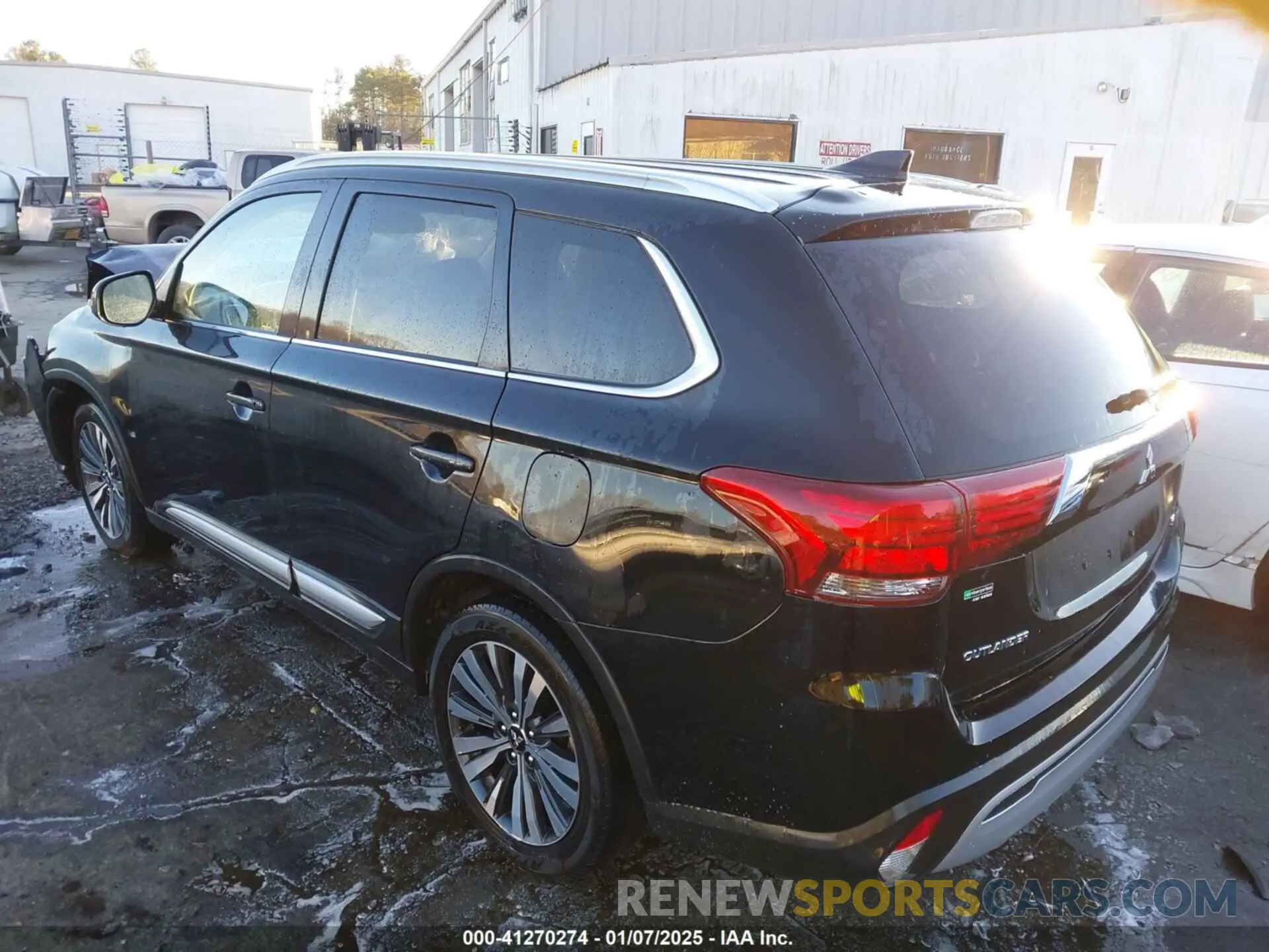 3 Photograph of a damaged car JA4AD3A31LZ043310 MITSUBISHI OUTLANDER 2020