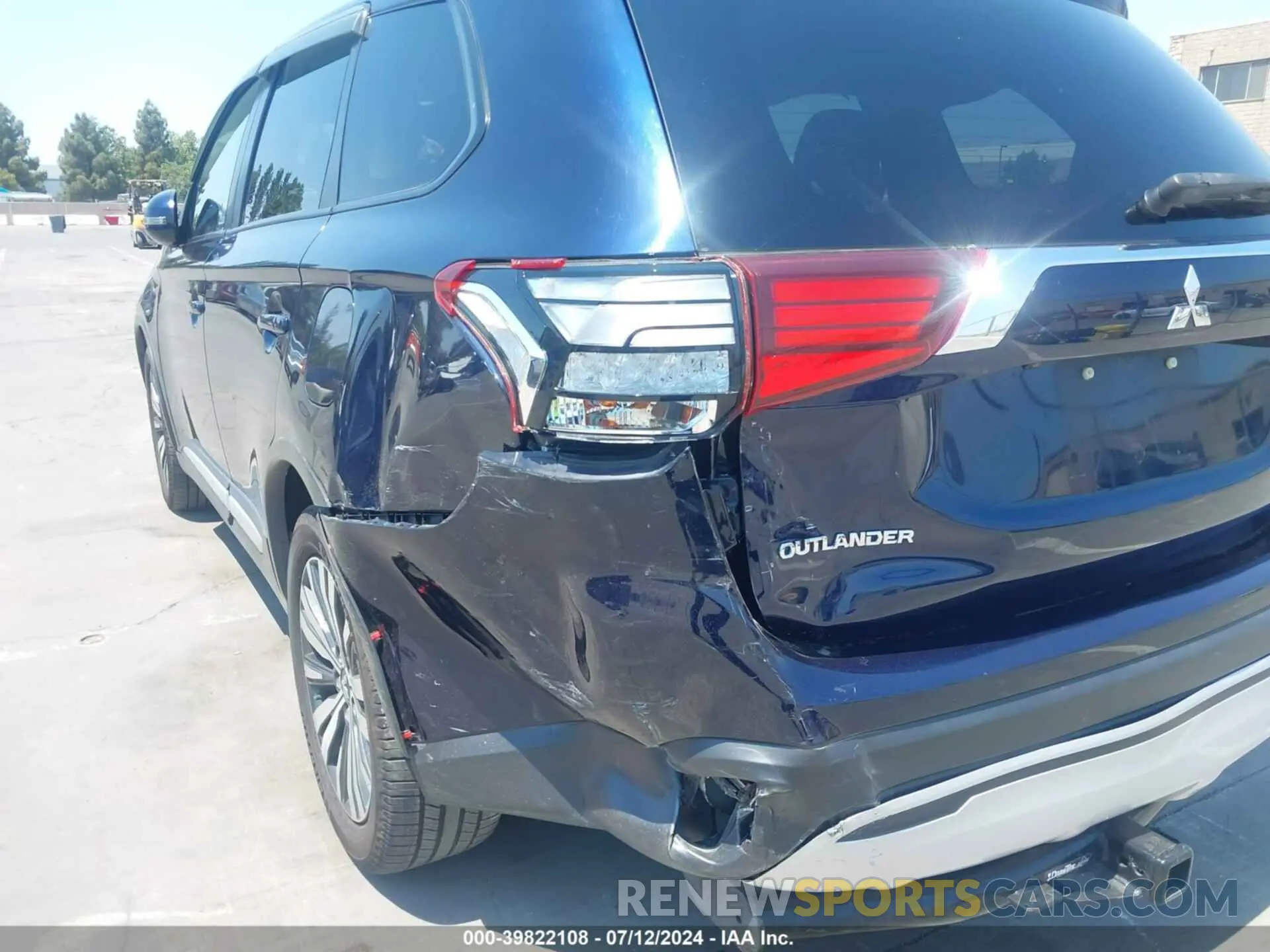 6 Photograph of a damaged car JA4AD3A32LZ017587 MITSUBISHI OUTLANDER 2020