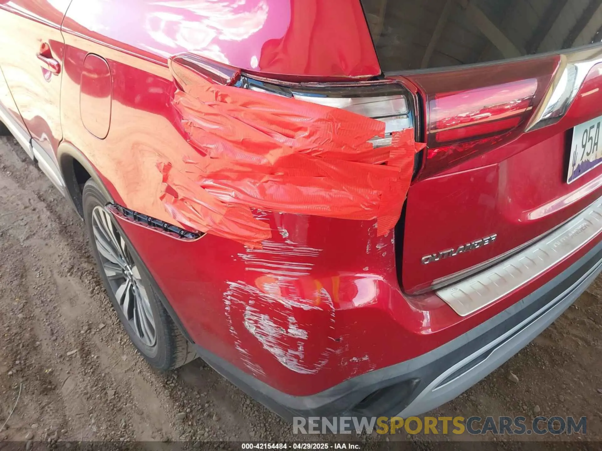 6 Photograph of a damaged car JA4AD3A33LZ009031 MITSUBISHI OUTLANDER 2020