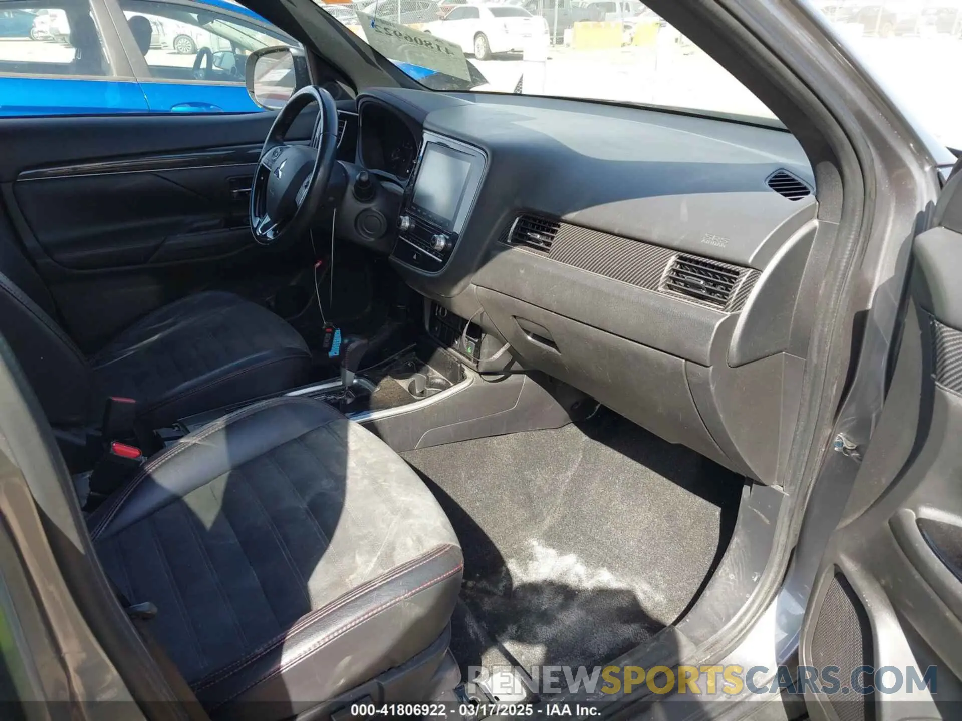 5 Photograph of a damaged car JA4AD3A34LZ036626 MITSUBISHI OUTLANDER 2020