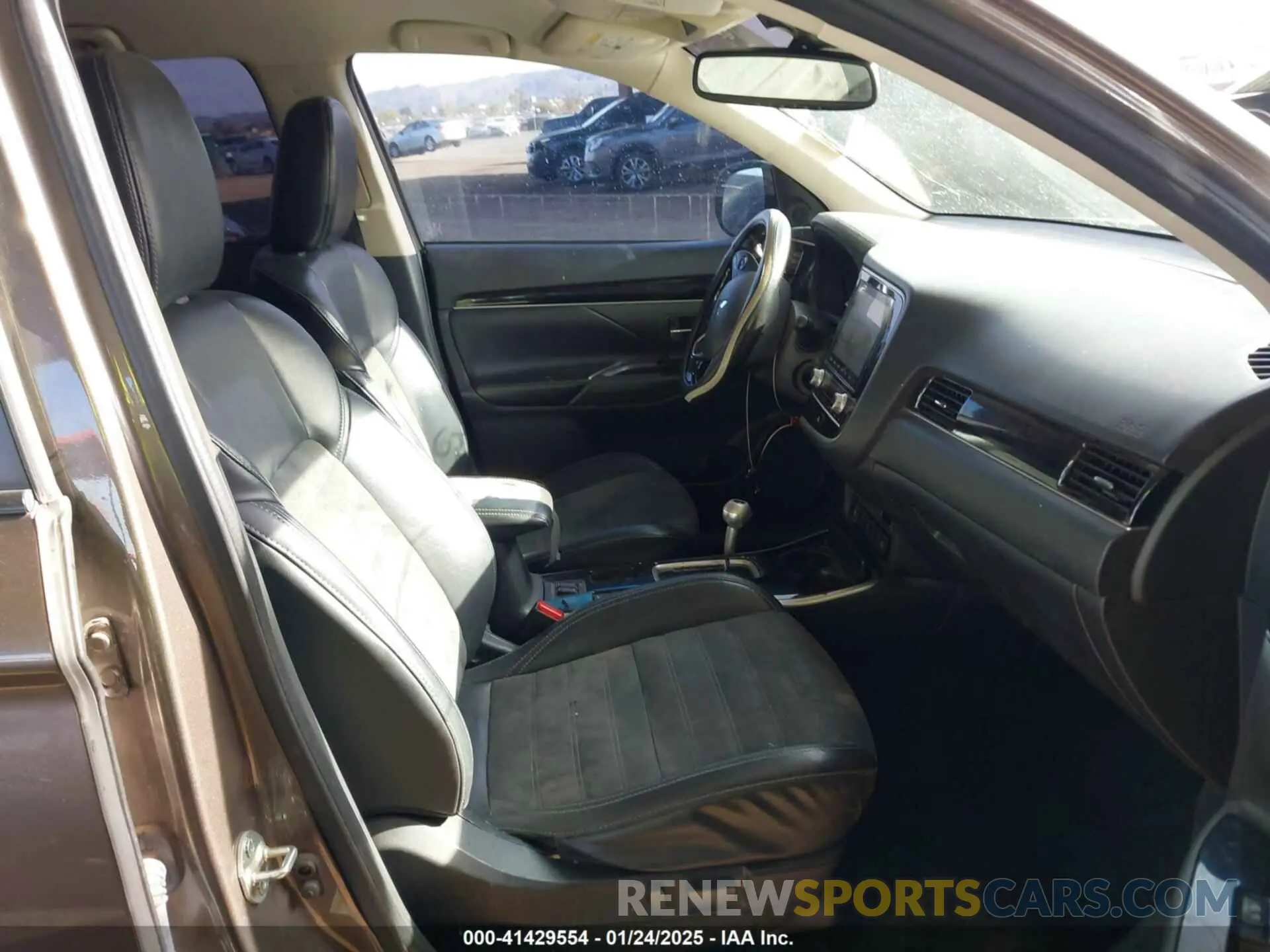 5 Фотография поврежденного автомобиля JA4AD3A34LZ046556 MITSUBISHI OUTLANDER 2020