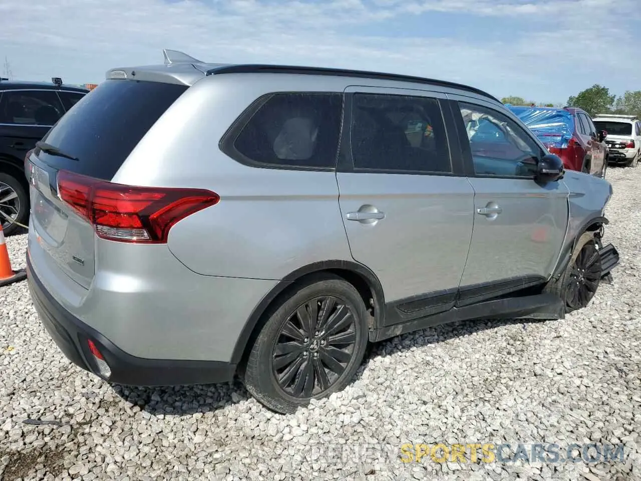 3 Фотография поврежденного автомобиля JA4AD3A36LZ032741 MITSUBISHI OUTLANDER 2020