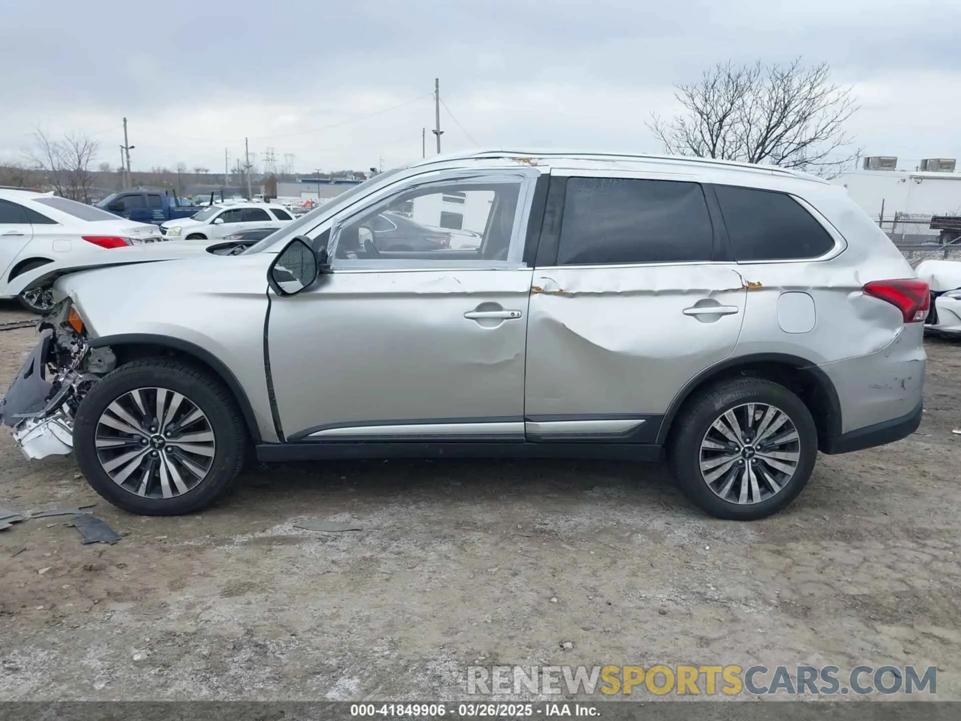 13 Фотография поврежденного автомобиля JA4AD3A37LZ032764 MITSUBISHI OUTLANDER 2020