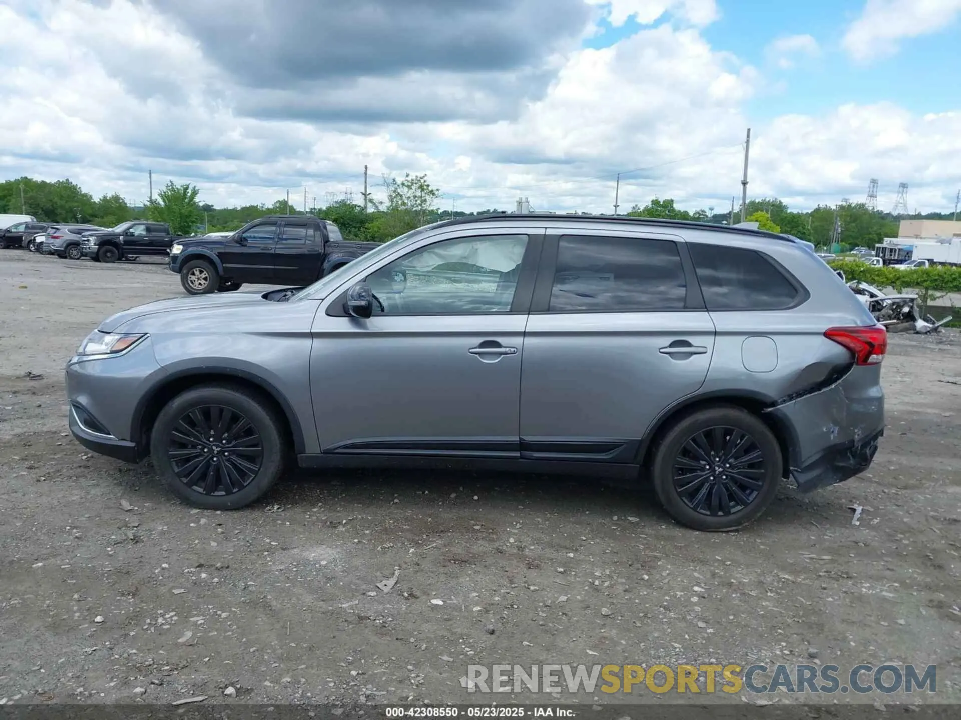 13 Photograph of a damaged car JA4AD3A37LZ036944 MITSUBISHI OUTLANDER 2020