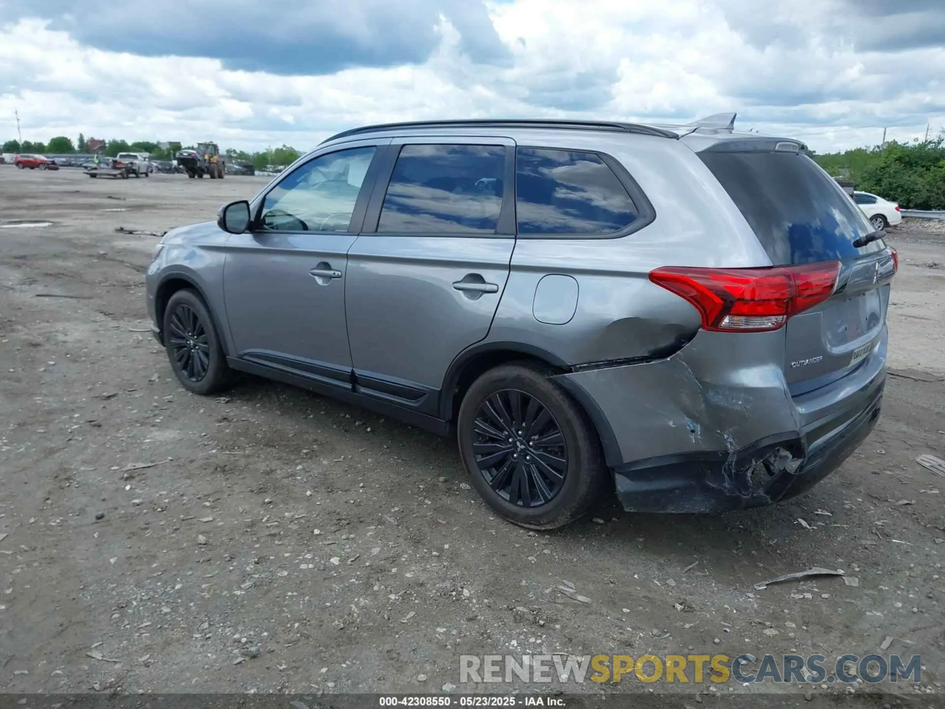 3 Photograph of a damaged car JA4AD3A37LZ036944 MITSUBISHI OUTLANDER 2020