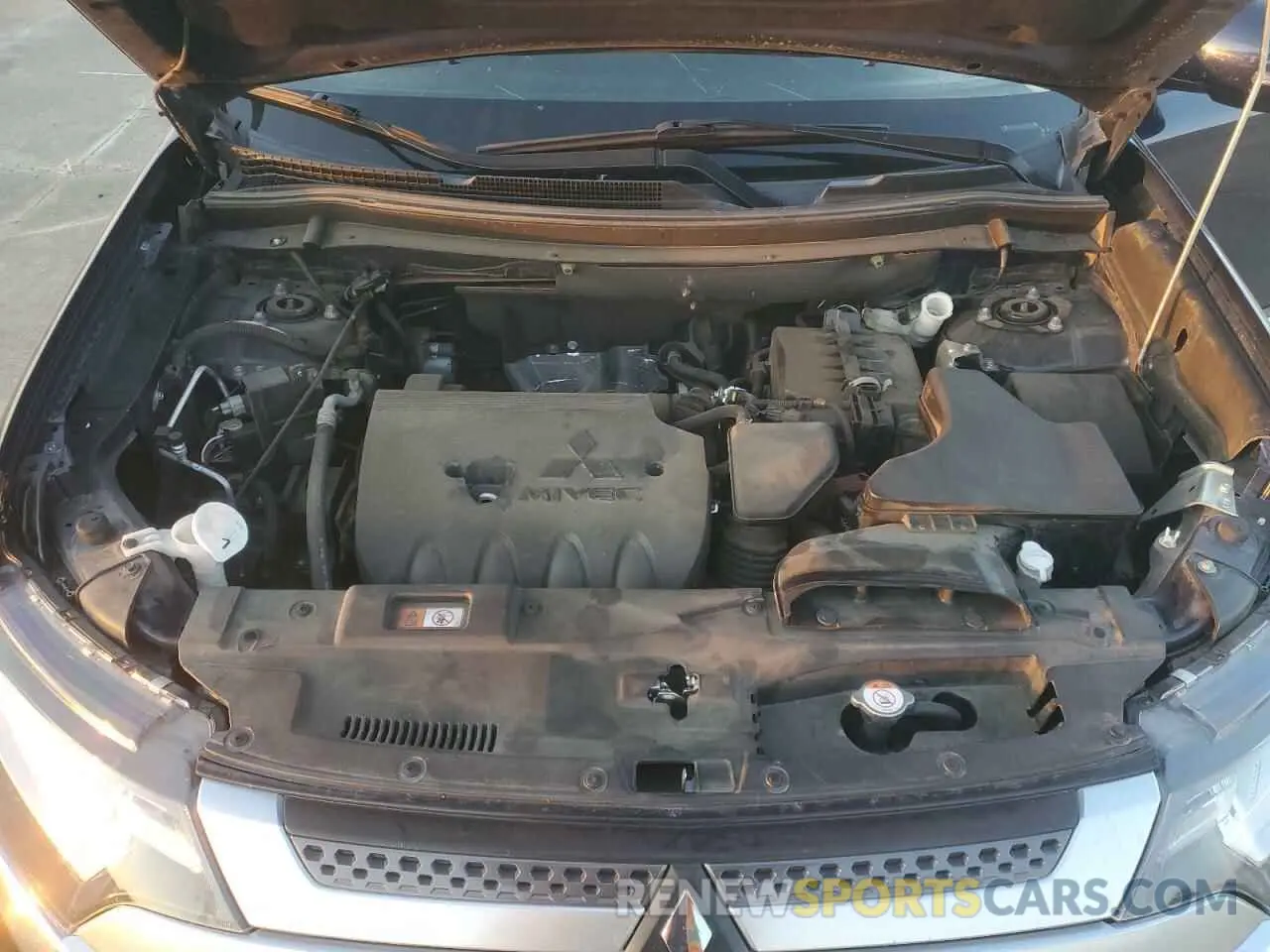 12 Фотография поврежденного автомобиля JA4AD3A37LZ039150 MITSUBISHI OUTLANDER 2020