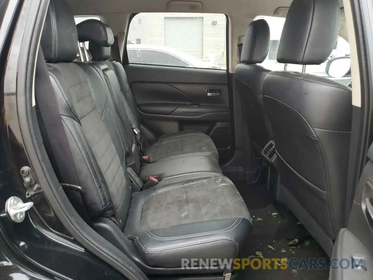 11 Photograph of a damaged car JA4AD3A39LZ017523 MITSUBISHI OUTLANDER 2020