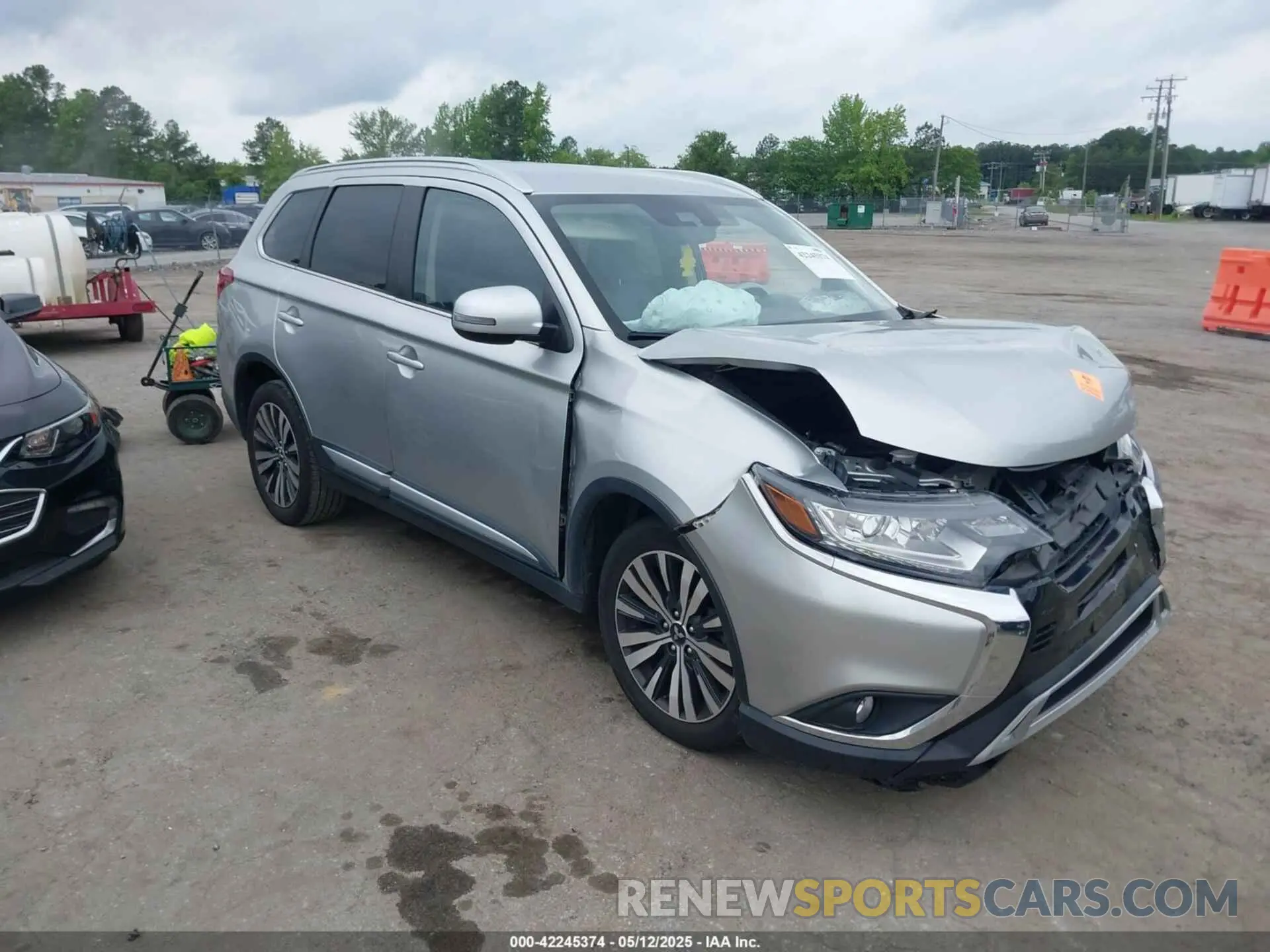 1 Photograph of a damaged car JA4AD3A39LZ034015 MITSUBISHI OUTLANDER 2020