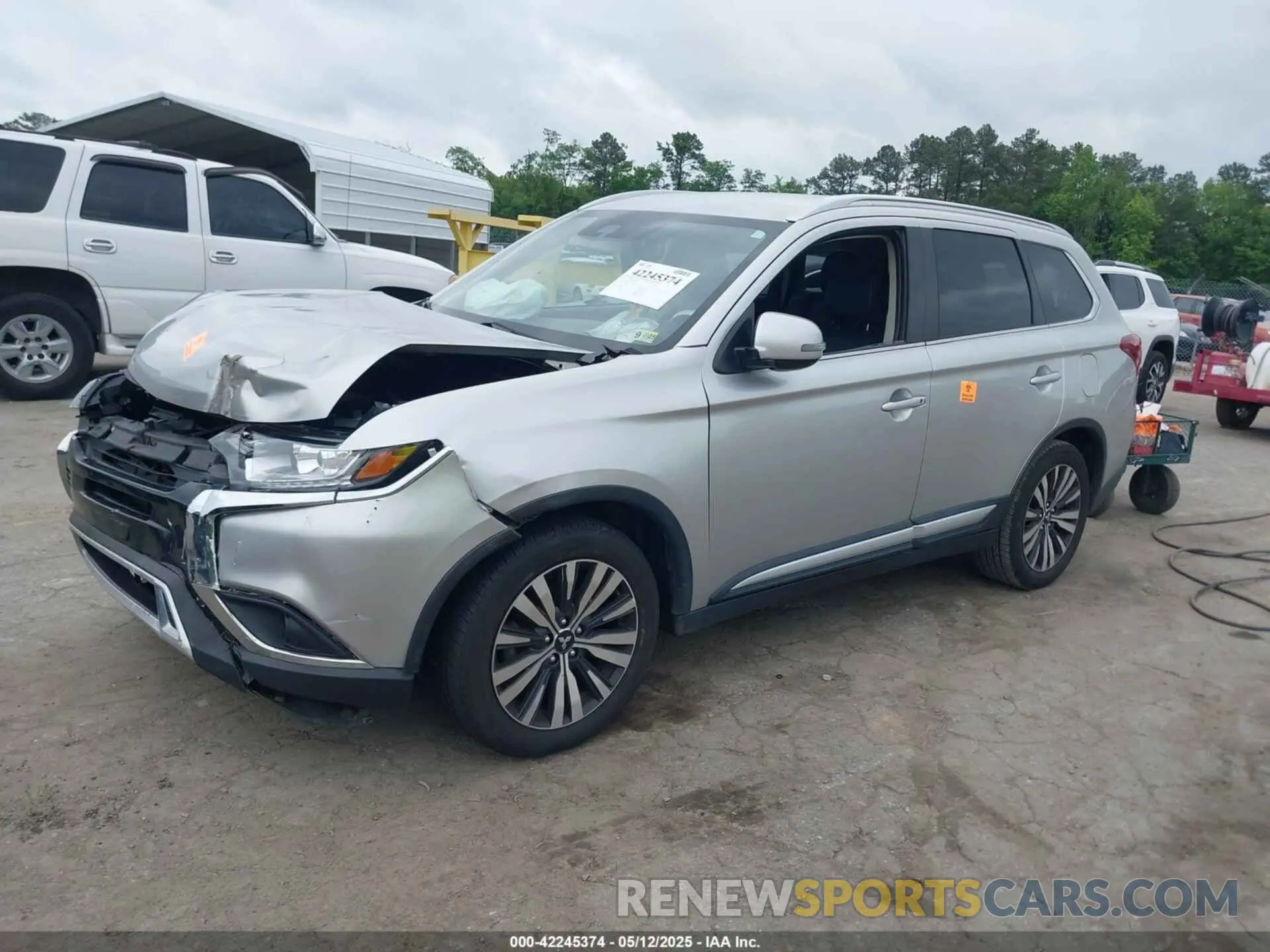 2 Photograph of a damaged car JA4AD3A39LZ034015 MITSUBISHI OUTLANDER 2020