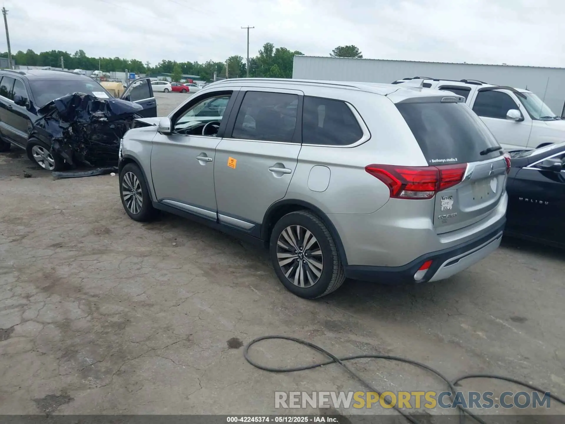 3 Photograph of a damaged car JA4AD3A39LZ034015 MITSUBISHI OUTLANDER 2020
