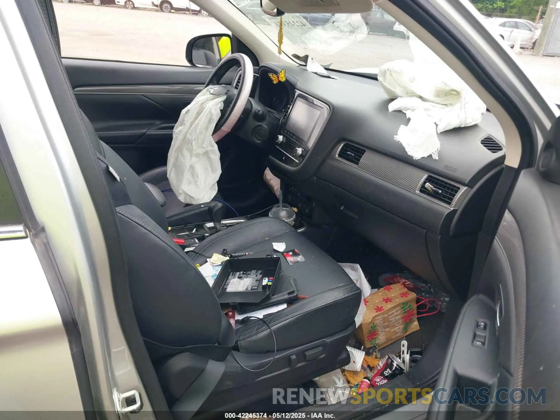 5 Photograph of a damaged car JA4AD3A39LZ034015 MITSUBISHI OUTLANDER 2020