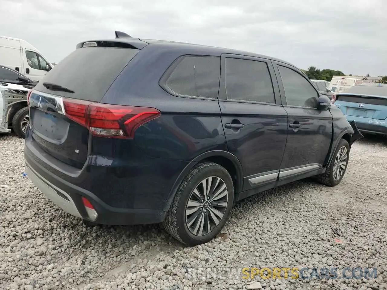 3 Photograph of a damaged car JA4AD3A3XLZ044097 MITSUBISHI OUTLANDER 2020