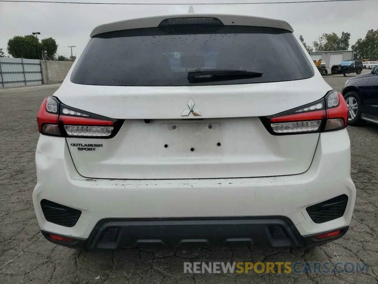 6 Photograph of a damaged car JA4AP3AU4LU005907 MITSUBISHI OUTLANDER 2020