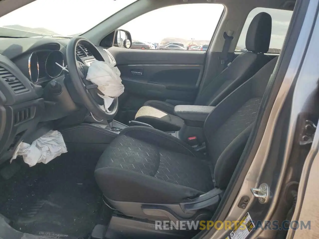 7 Photograph of a damaged car JA4AP3AU5LU031366 MITSUBISHI OUTLANDER 2020