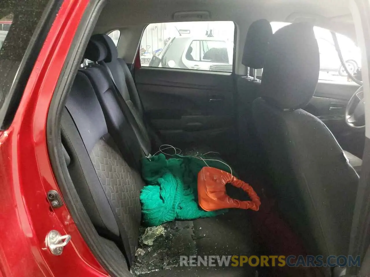 11 Photograph of a damaged car JA4AP3AU7LU008879 MITSUBISHI OUTLANDER 2020