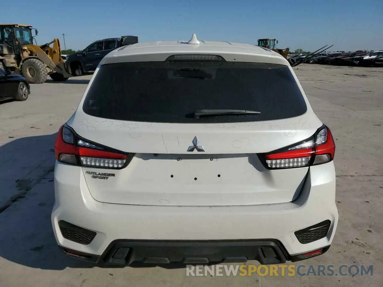 6 Photograph of a damaged car JA4AP3AU8LU016571 MITSUBISHI OUTLANDER 2020