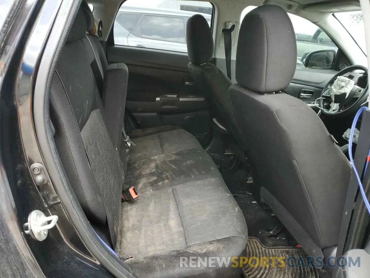 11 Photograph of a damaged car JA4AP4AU4LU022812 MITSUBISHI OUTLANDER 2020