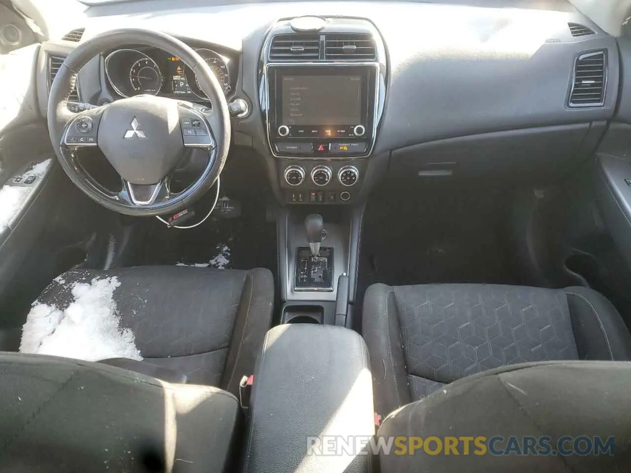 8 Фотография поврежденного автомобиля JA4AR3AU1LU011402 MITSUBISHI OUTLANDER 2020