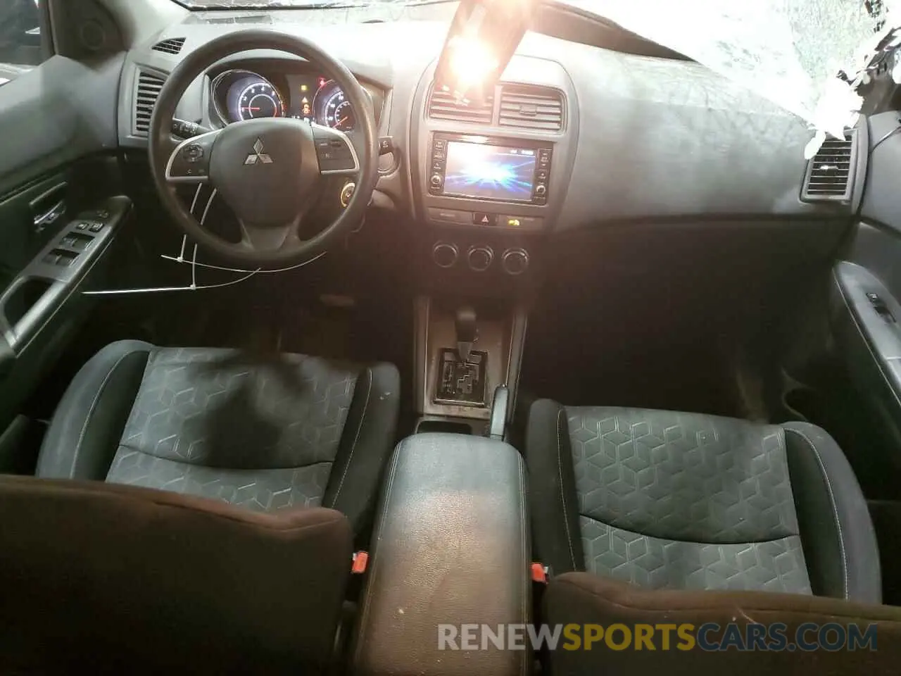 8 Фотография поврежденного автомобиля JA4AR3AU9LU014466 MITSUBISHI OUTLANDER 2020