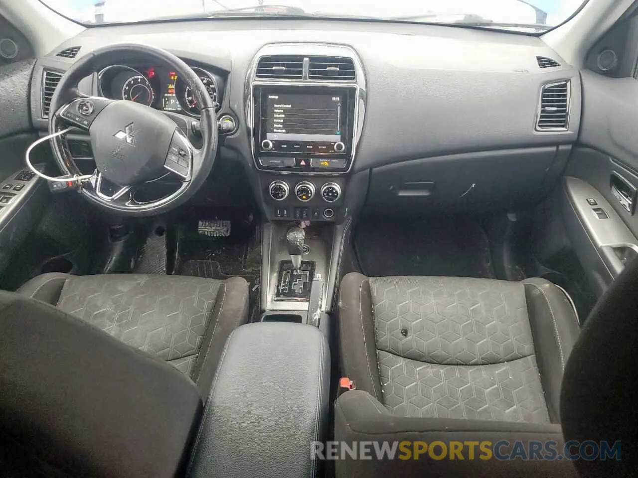 8 Photograph of a damaged car JA4AR3AU9LU023944 MITSUBISHI OUTLANDER 2020