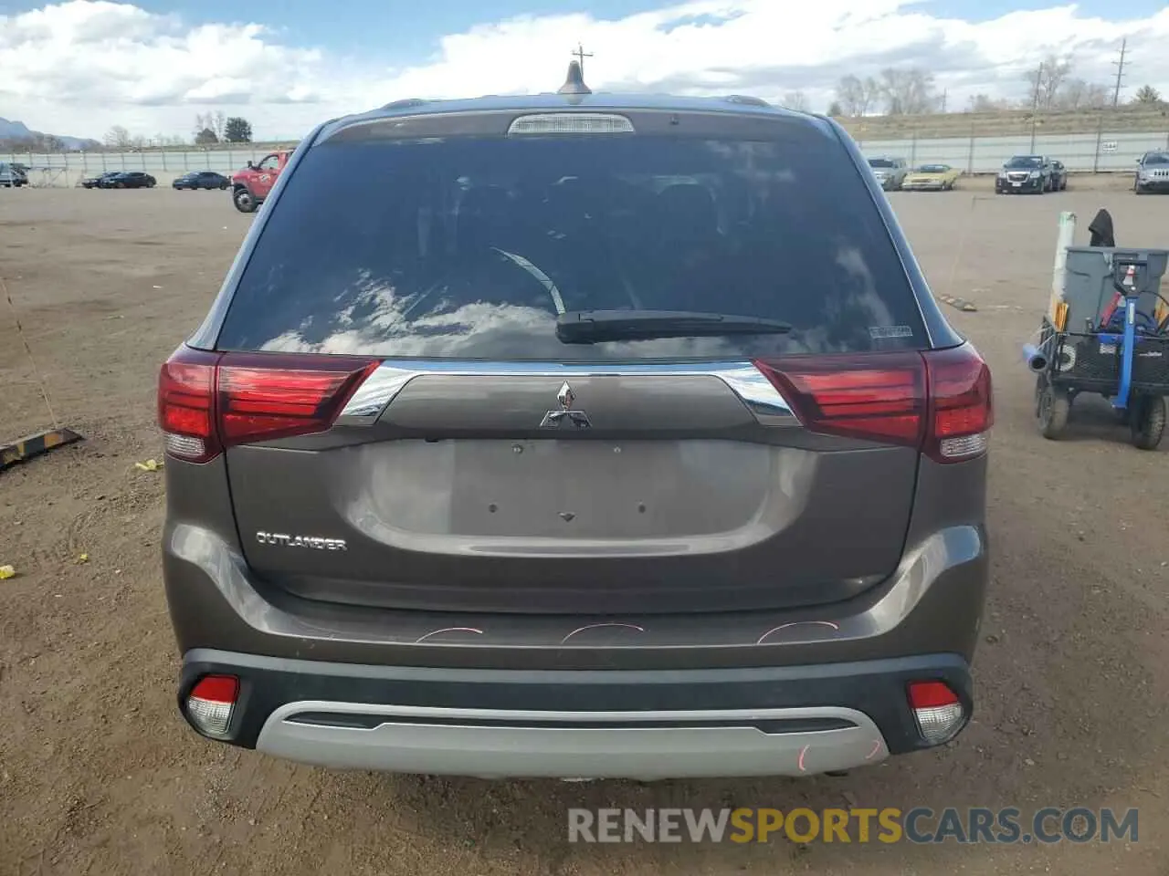 6 Photograph of a damaged car JA4AZ3A30LZ018318 MITSUBISHI OUTLANDER 2020
