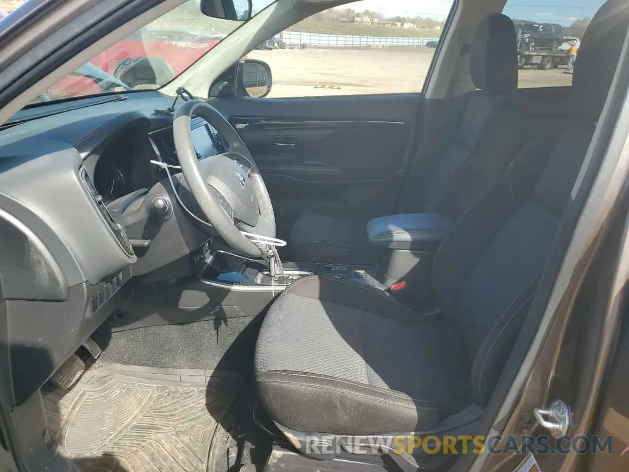 7 Photograph of a damaged car JA4AZ3A30LZ018318 MITSUBISHI OUTLANDER 2020
