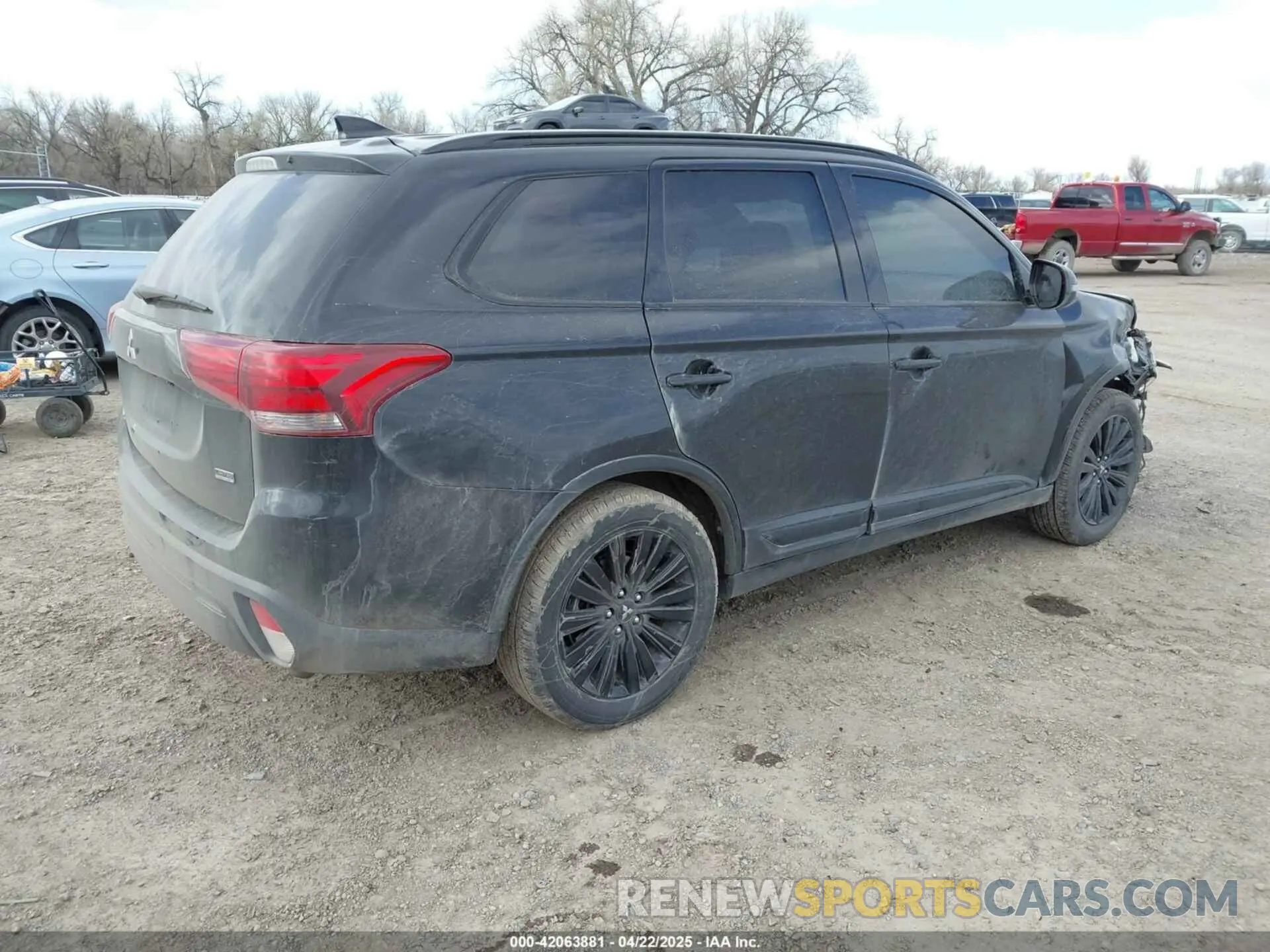 4 Photograph of a damaged car JA4AZ3A31LZ035712 MITSUBISHI OUTLANDER 2020